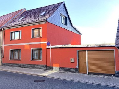 Modern saniertes Einfamilienhaus mit viel Platz, Doppelgarage, Stadtlage und Dachterrassen-Potenzial
