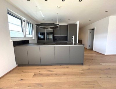 Sofortbezug! Neuwertige 3-4 Zimmer Dachgeschosswohnung mit sonniger Süd-Terrasse in Mils