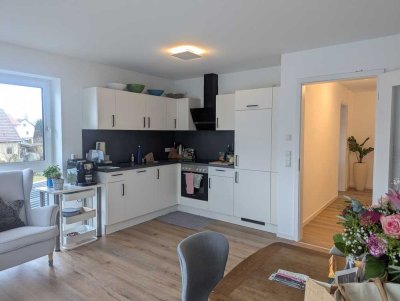 Neubau 3-Zimmer Wohnung mit großem Balkon, EBK und Aufzug !