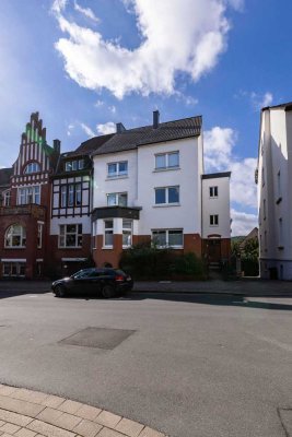Saniertes Dreifamilienhaus mit Baugrundstück und Garagenhof in guter Lage!