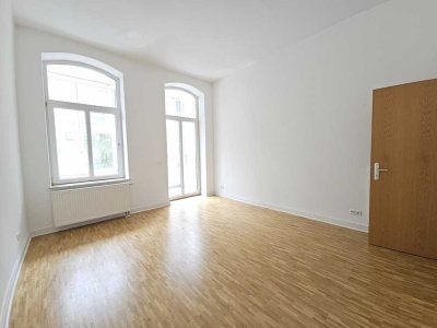 Altbauwohnung mit EBK und Wintergarten in bester Lage