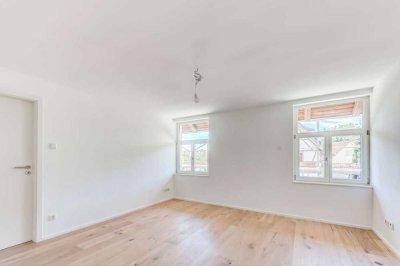 Wunderschöne 5,5 Zimmer Wohnung inkl. Einbauküche mit großem Garten