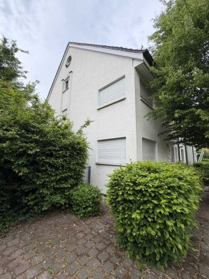 Großzügige Doppelhaushälfte in ruhiger Feldrandlage mit Garten in Wiesbaden-Erbenheim
