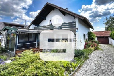 Mit Gartenparadies und PV-Anlage