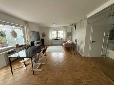 Großzügige zentrale EG Wohnung mit Terrasse, Balkon, Garage und gr. Spielwiese. Perfekt für Familien