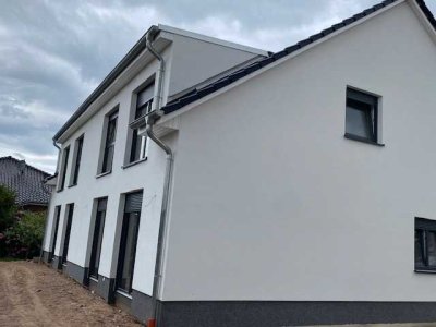 Neubau 4-Zimmer-Doppelhaushälfte mit gehobener Innenausstattung in Nienhagen
