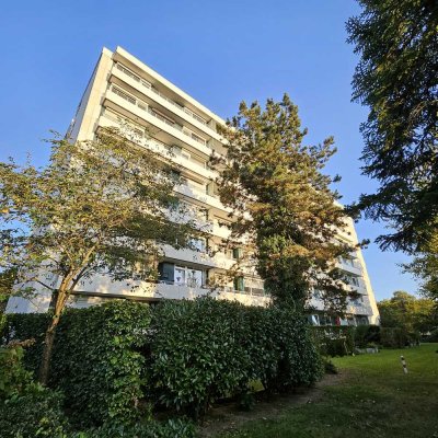 Frisch renovierte 2-Zimmer-Wohnung mit Balkon & Rheinturmblick - Erkrath Unterfeldhaus