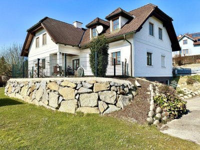 Traumhaftes Haus mit Pool - auch für 2 Familien oder WG geeignet!