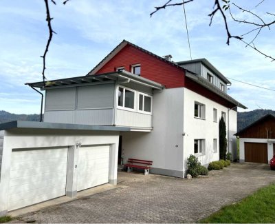 4,5-Zimmer-EG-Wohnung mit gehobener Innenausstattung mit Balkon und EBK in Gengenbach