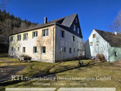 Mehrfamilienhaus mit 8 Einheiten, Gewerbehalle & 2.500m² Teich – vielseitiges Immobilienpaket