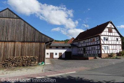 Dreiseitenhof im Ortskern - Ensembleschutz