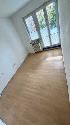 Ruhige 2 Zimmer Wohnung mit tollem Balkon in grüner, zentraler Lage