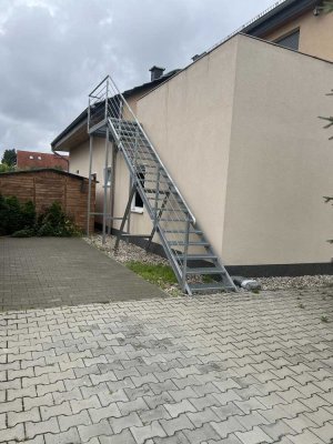 Vollständig renovierte 3,5-Zimmer-Wohnung mit Balkon und EBK in Schönefeld