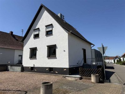 Einseitig angebautes Familienhaus mit Carport in Rehlingen Siersburg zu verkaufen