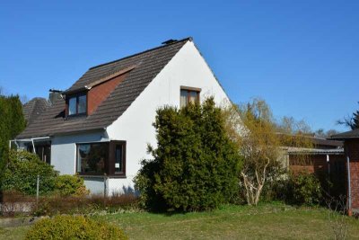 Zwangsversteigerung: Einfamilienhaus mit Bungalow-Anbau