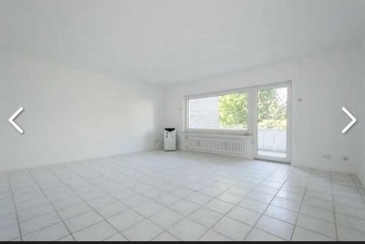Attraktive 2,5-Zimmer-Wohnung mit Balkon und Schwimmbad in Bochum Stiepel