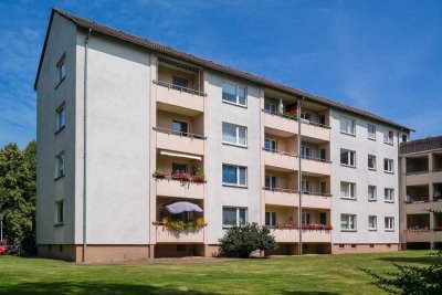 Komfort und Ruhe: Modernisierte 2-Zimmer-Wohnung mit sonniger Loggia