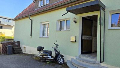 Doppelhaushälfte mit Balkon und Garage in zentraler Lage von Renningen!