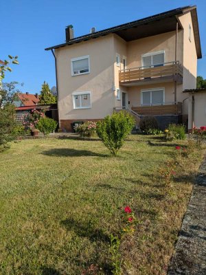 Attraktive und gepflegte 5,5-Zimmer-Wohnung mit Einbauküche in Burglengenfeld