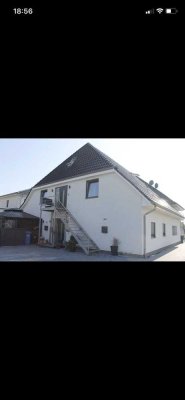 Attraktive 3-Zimmer-EG-Wohnung mit gehobener Innenausstattung mit Balkon und EBK in Calberlah