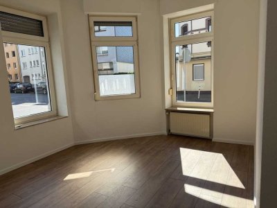 Helle, teilrenovierte 2 Raum Altbauwohnung im Erdgeschoss -ausschließlich an Selbstzahler