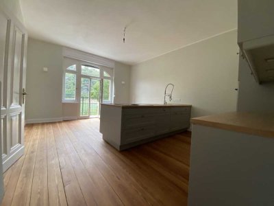 Juwel: Herrschaftliche 4-Zimmerwohnung in Villa am Rhein, 155 m², Dachterrasse, Balkon Rheinblick, K