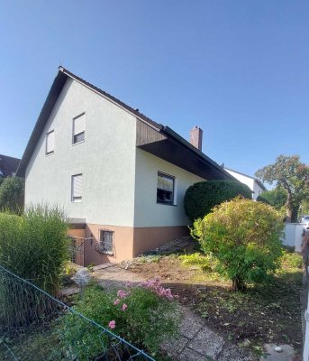Gepflegtes Mehrgenerationenhaus mit 5 SZ und Potenzial zum 3-FH in Cadolzburg