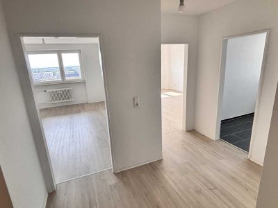 Weitblick inklusive: Helle 2-Zimmer-Wohnung in der 10. Etage