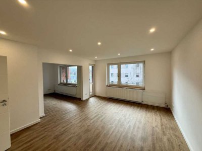Frisch Renovierte 3 Zimmer Wohnung mit Balkon in Hamburg-Borgfelde - zentral und ruhig gelegen