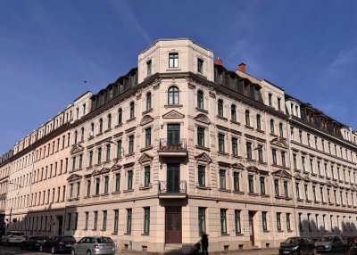 Attraktive 2-Zimmer-Dachgeschosswohnung mit Balkon und Aufzug