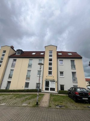 Helle und freundliche 1 Raumwohnung im Dachgeschoß mit Singleküche und Stellplatz
