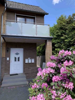 Modernisierte 3-Raum-DG-Wohnung mit Balkon und Einbauküche in Gifhorn