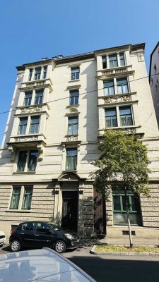 Außergewöhnliche 4,5 Maisonette-Dachgeschosswohnung mit Galerie & Atelier-Charakter im Kernerviertel