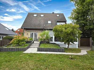 Freistehendes Einfamilienhaus mit Wintergarten in ruhiger Lage