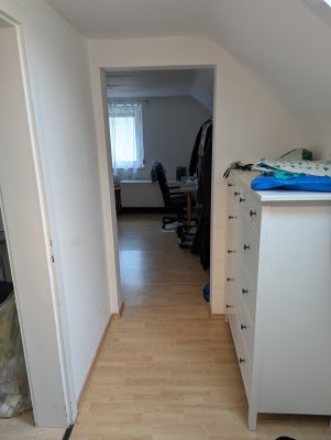 Schöne Dachgeschoß Wohnung