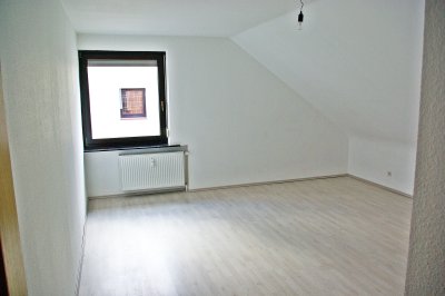 3 ZIM DG 100m² Südseite Parkplatz Garten Keller Waschküche Klim