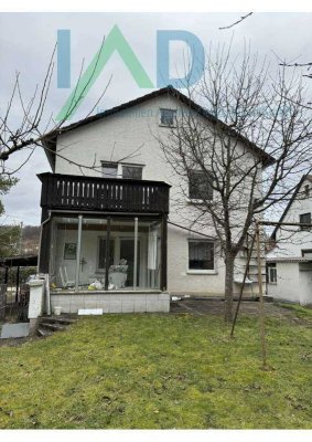 Renovierungsbedürftiges, geräumiges 2-Familienhaus mit großem Potenzial