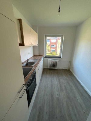 Moderne 3-Zimmer-Wohnung mit stilvollem Bad und Einbauküche und Balkon zum 16.07.2025 vermietbar!