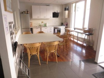 IBK-Pradl: 1 geräumiges, helles WG-Zimmer für einen Studenten oder berufstätige Person in einer 8er WG-Wohnung ab September 2025!