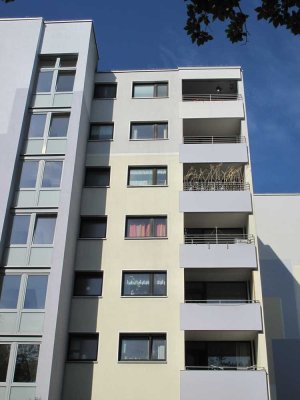 Helle Etagenwohnung mit zwei Loggien