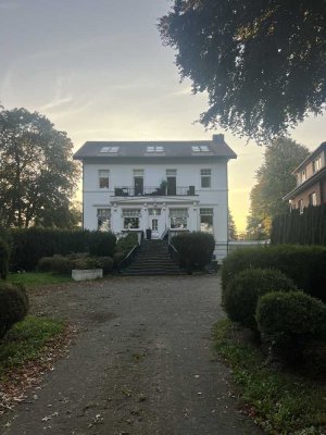 Zimmer in 4er-WG in stilvoller Villa am Einfelder See