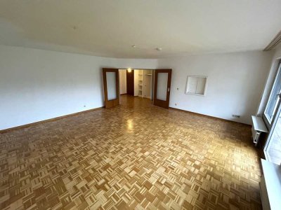Helle, großzügige Wohnung mit ca. 93 m² Wohnfläche und Garagenstellplatz in Düsseldorf-Lichtenbroich