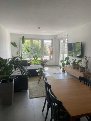 Ohne Maklerprovision: Verkaufe neuwertige 2,5-Zimmer Wohnung mit tollem Südbalkon