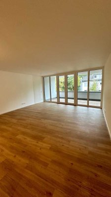 ERSTBEZUG: Großzügige 4-Zimmer-Neubauwohnung mit neuer Einbauküche und sonnigen Balkon