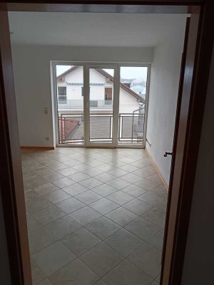 Helle 1-Zimmer Wohnung mit kleinem Balkon im 2. OG in Ampfing