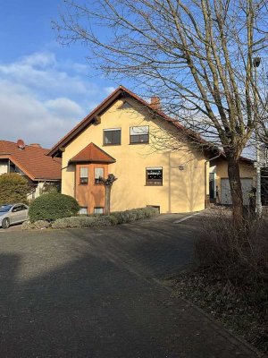 Neues Zuhause und lohnende Kapitalanlage: 4-Familienhaus mit Solarthermie & Pelletheizung.