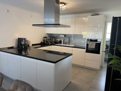 Großzügig 4-Zimmerwohnung -frisch renoviert, modern ausgestattet