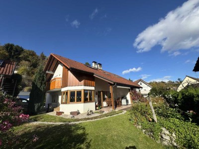 Attraktive Doppelhaushälfte in Nollingen