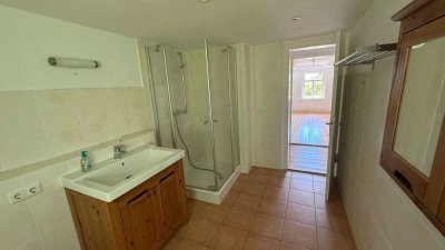 Großzügige 5-Zimmer-Wohnung mit eigenem Garten