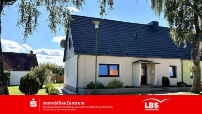 Familienidylle mit Garten und Kamin